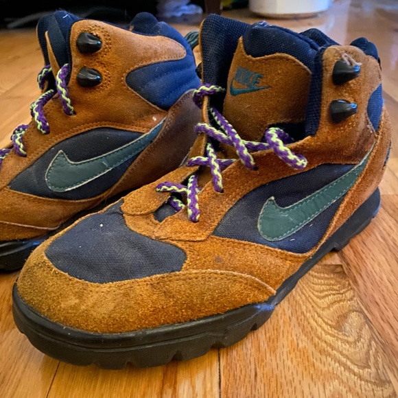 Vintage 1990’s Nike Hiking Shoes - Picture 2 of 7